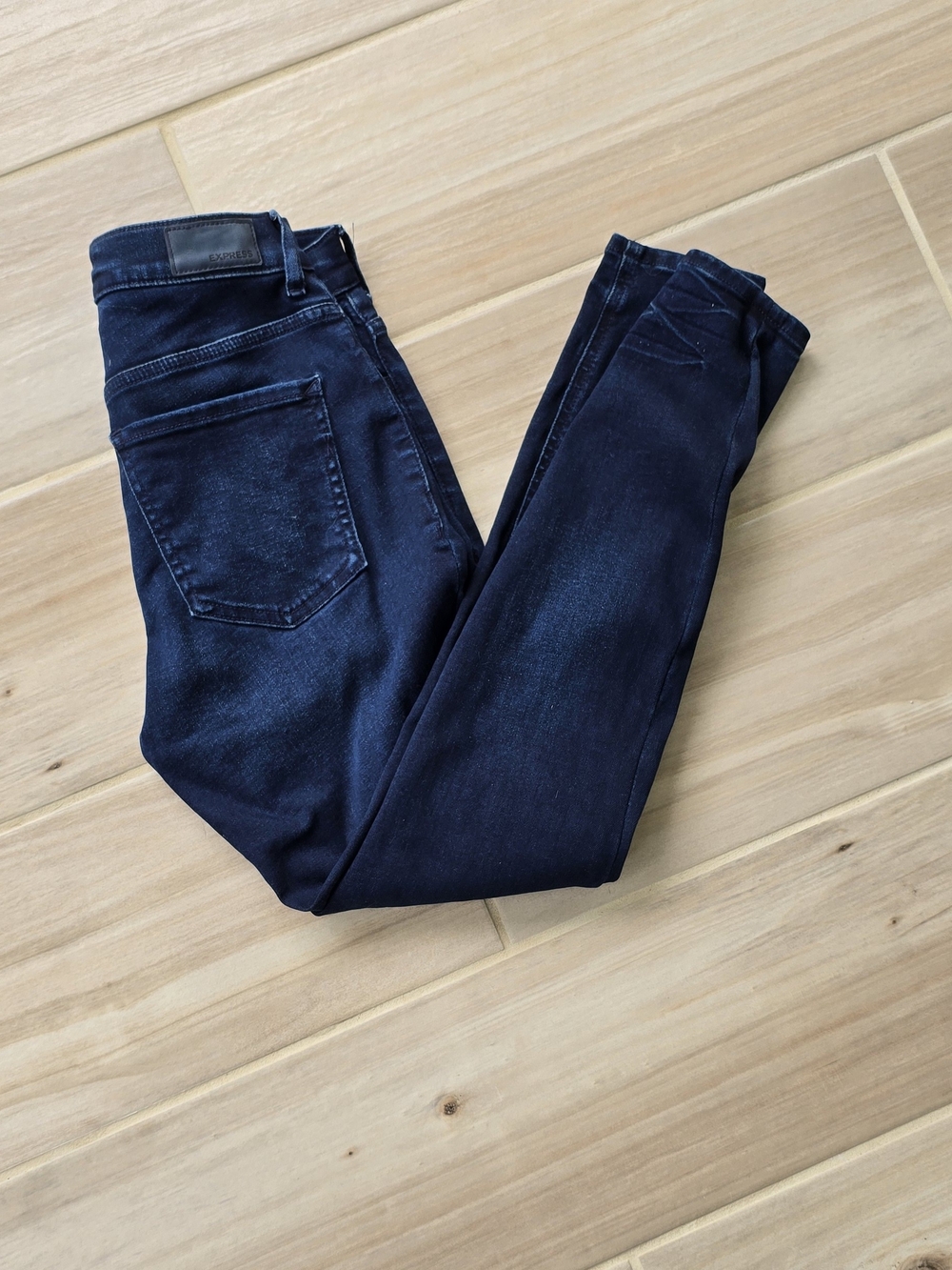 Express Perfect Curves Dark Indigo Skinny Jeans 2 Short Like New